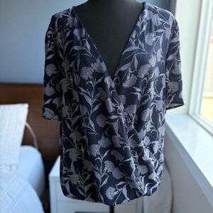 NWOT 41 Hawthorn Midnight Blue and White Floral Faux Wrap V-Neck Blouse